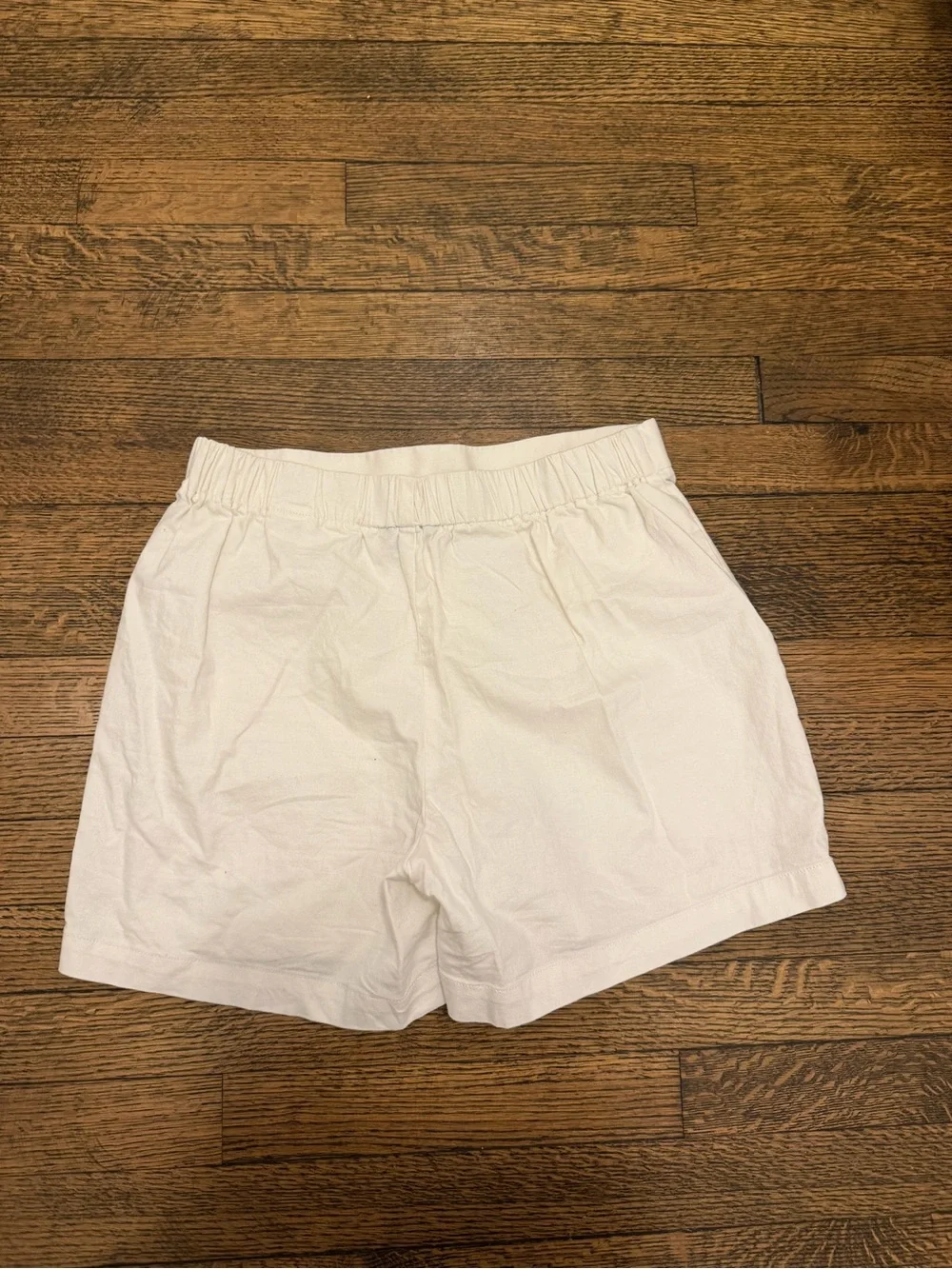 Banana Republic White Linen shorts - Picture 2 of 3